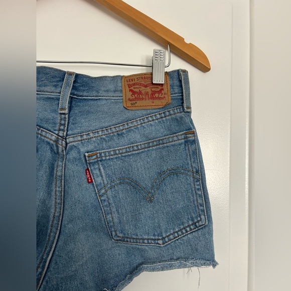 Levi’s 501 Lightwash Distressed Shorts size 27 100% cotton - Picture 7 of 10